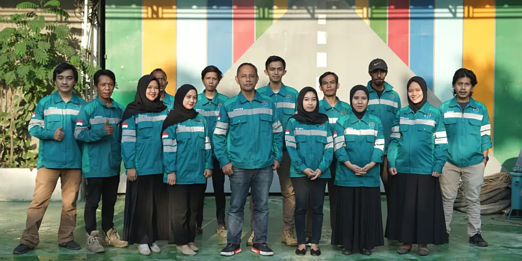 tim eltama prima indo yang memulai produksi awal dari cat berkualitas foxapaint
