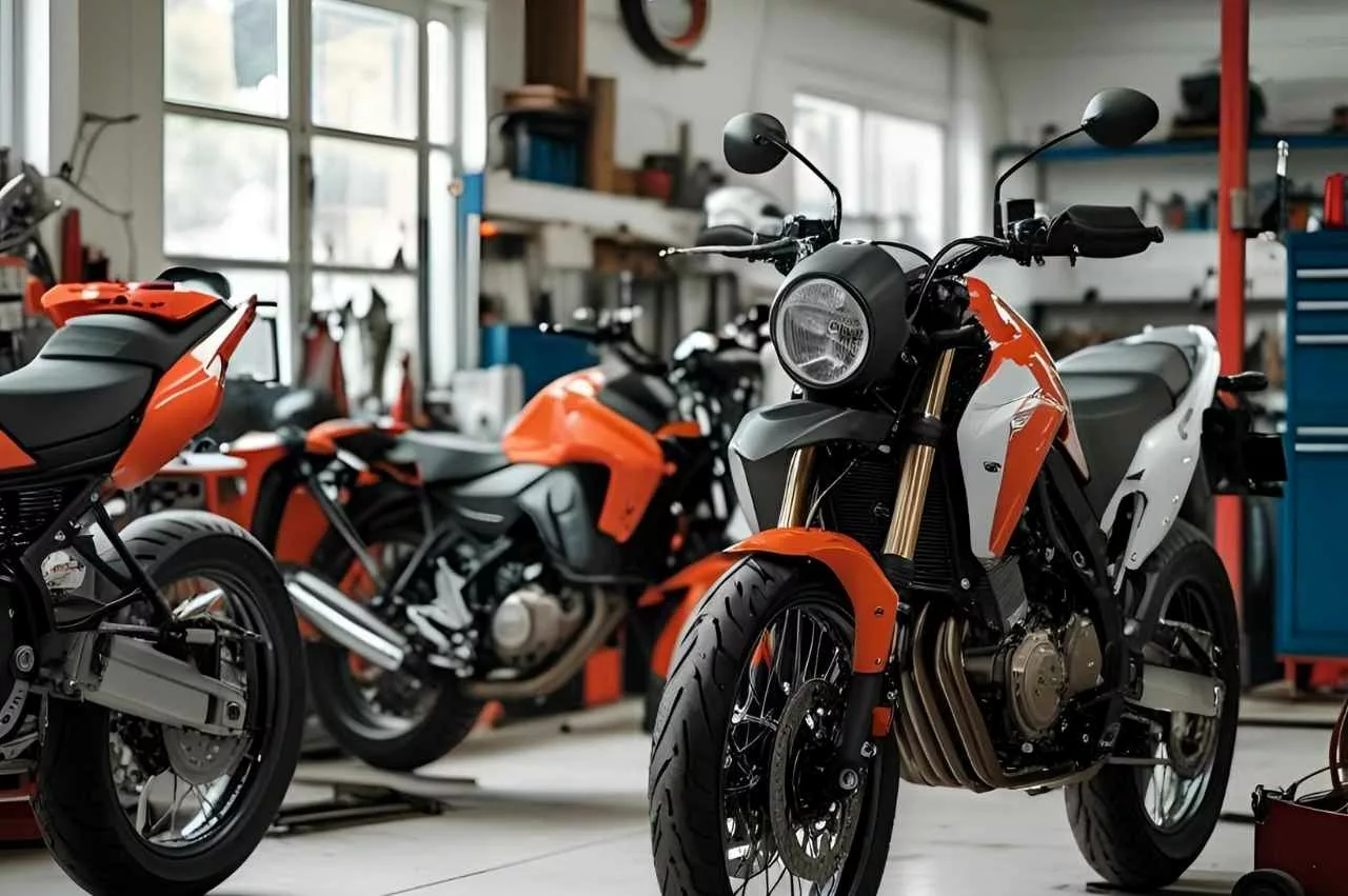 Motor sport berwarna oranye-hitam hasil pengecatan ulang menggunakan cat Foxapaint di dalam bengkel profesional.